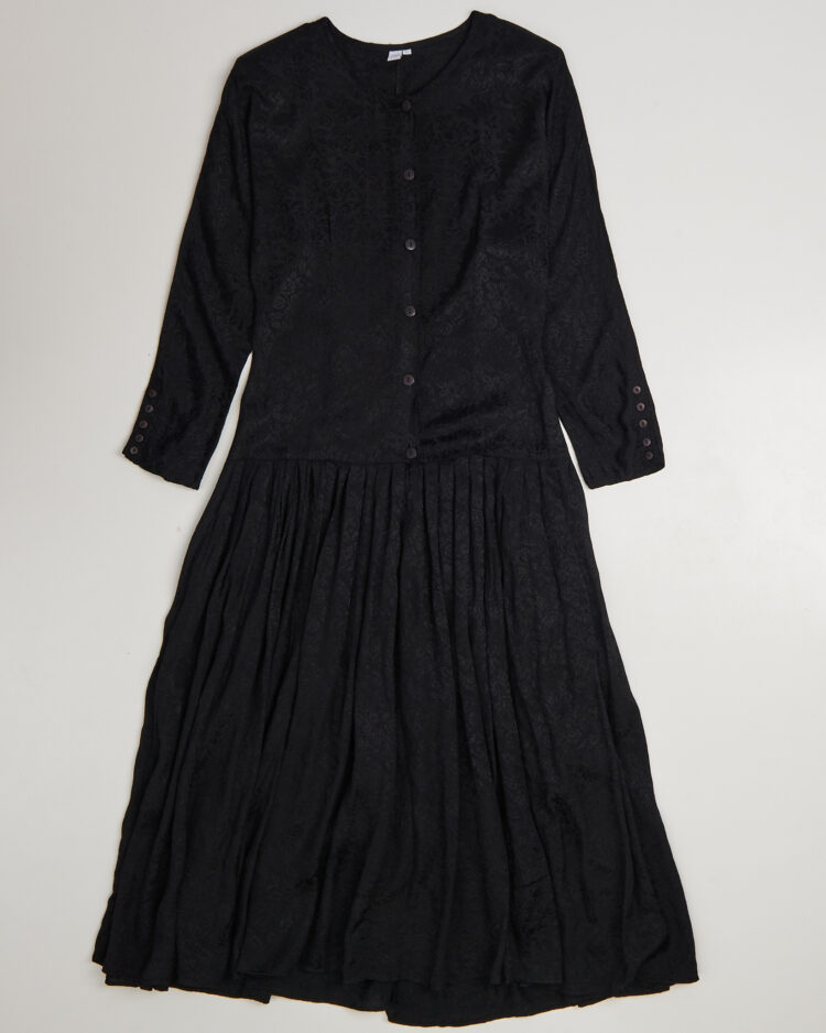 Платье с плечиками и узором