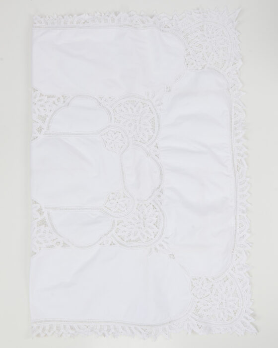 Скатерть с ажурным кружевом