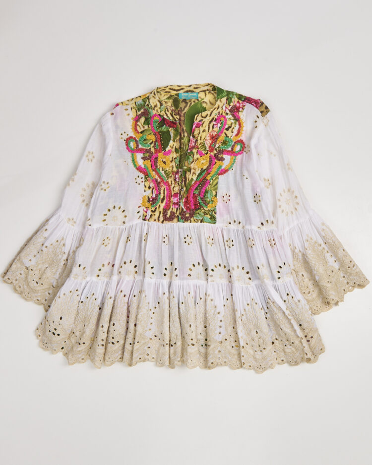 Блуза с вышивкой и кружевом