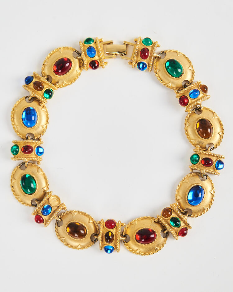 колье с камнями