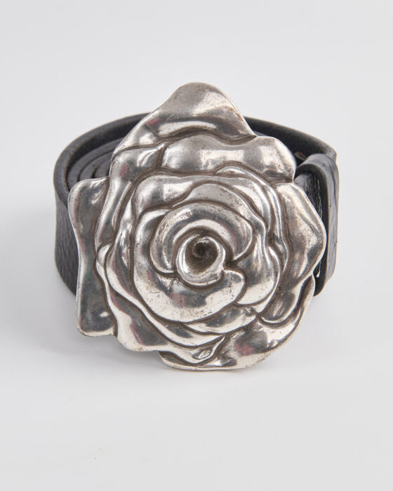 Ремень с пряжкой-розой