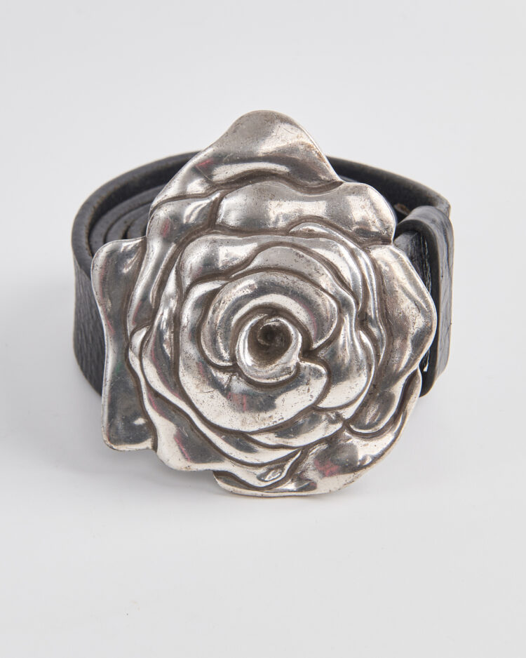 Ремень с пряжкой-розой