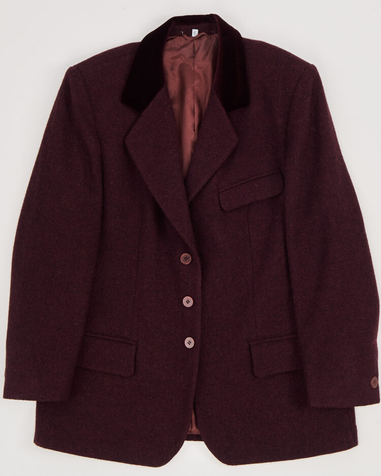 Пиджак с бархатным воротником