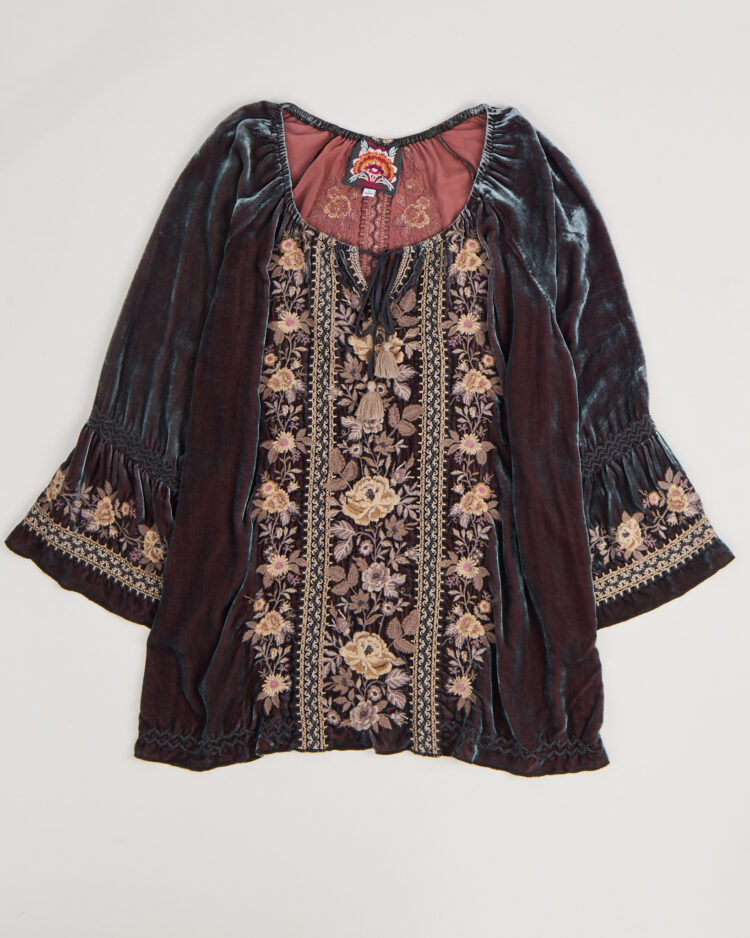 Блуза с вышивкой