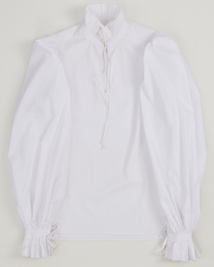 Блуза с викторианским воротником