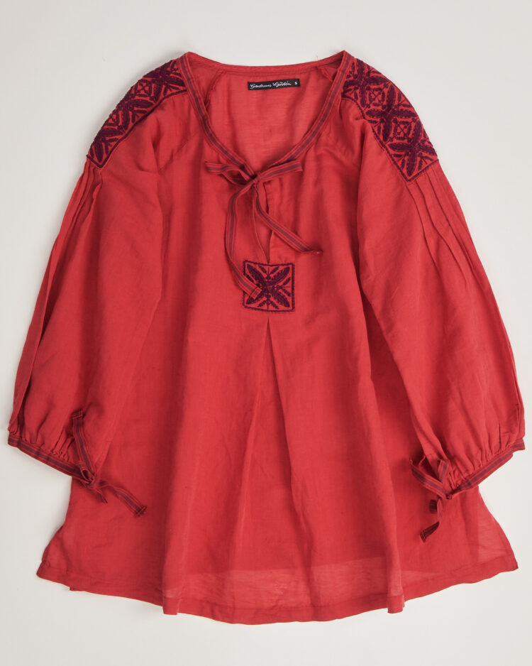 Блуза из льна и хлопка с вышивкой