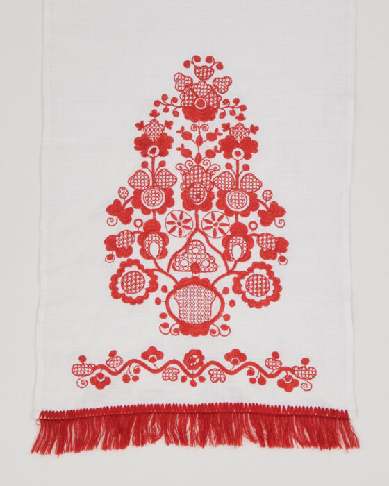 Дорожка с красной вышивкой — фото 3