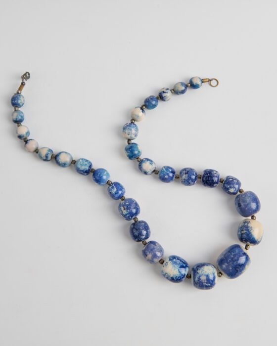 Бусы с мраморными вставками — фото 3