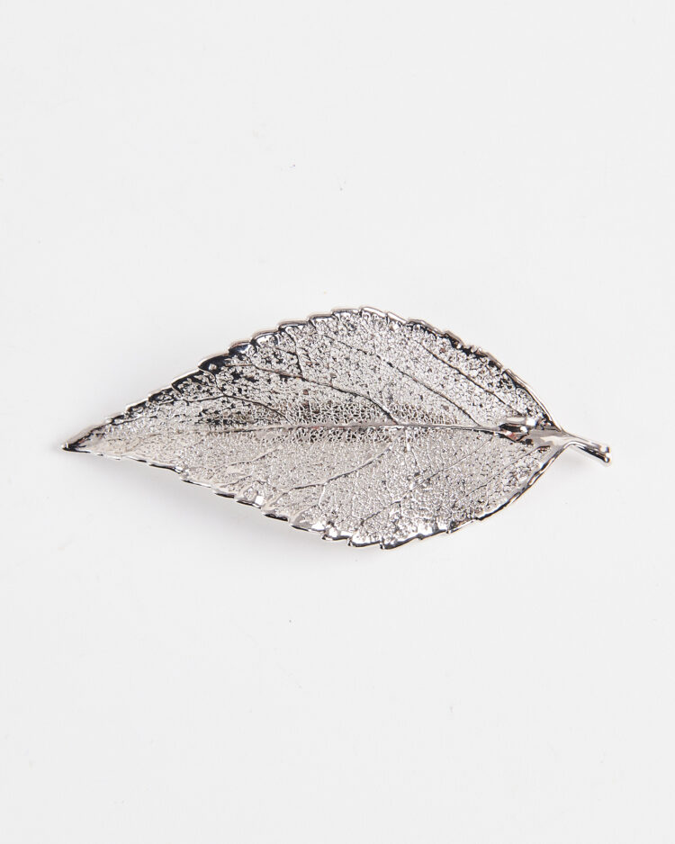 Брошь в форме листа