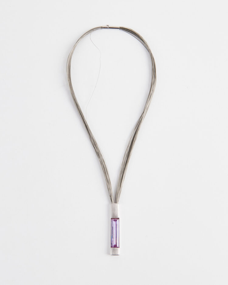 Колье с кулоном