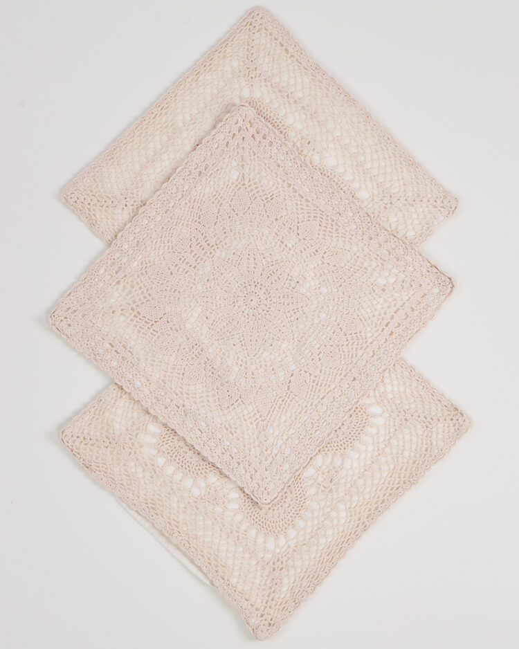 Вязаная наволочка с узором