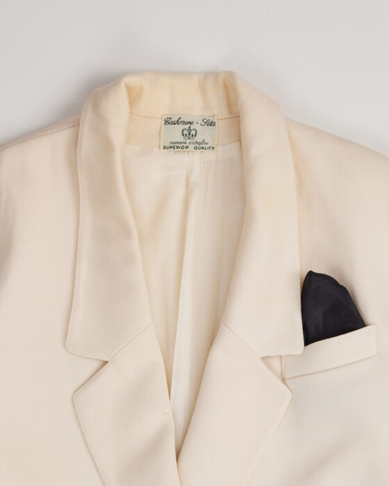 Жакет с золотыми пуговицами — фото 2