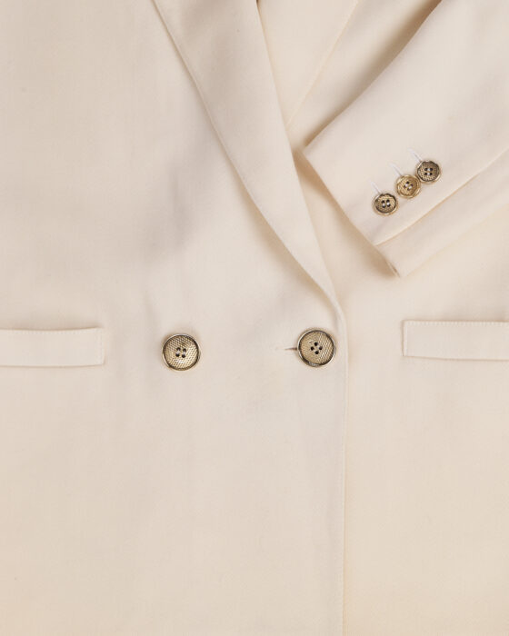 Жакет с золотыми пуговицами — фото 3