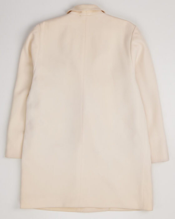 Жакет с золотыми пуговицами — фото 4