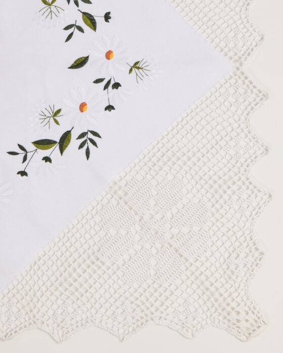 Скатерть с вышивкой ромашек — фото 3