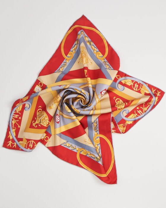 Платок с геометрическим орнаментом