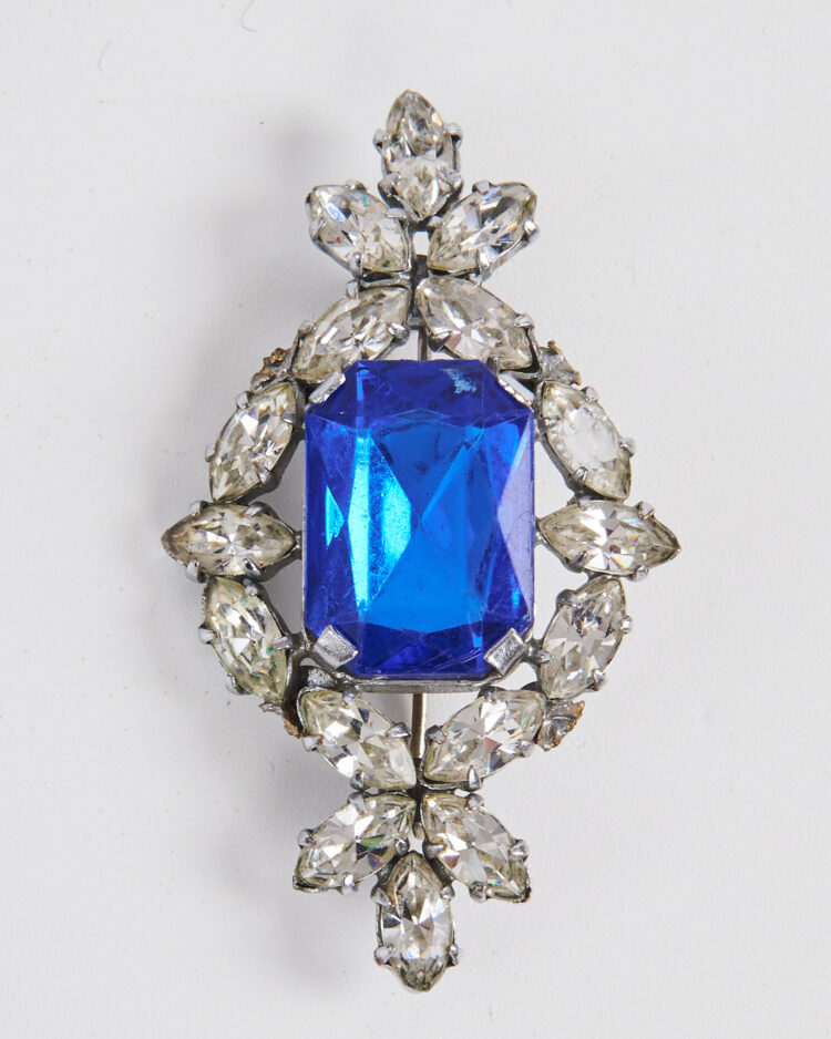 Брошь с кристаллами